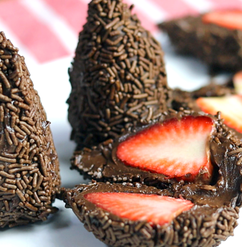 coxinha-de-brigadeiro-com-morango-1080x720px