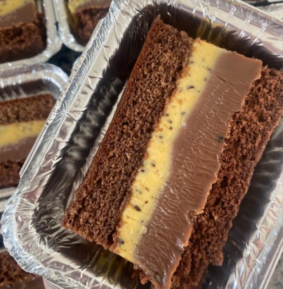 Bolo gelado Sabor maracujá com brigadeiro 🤤 (1)